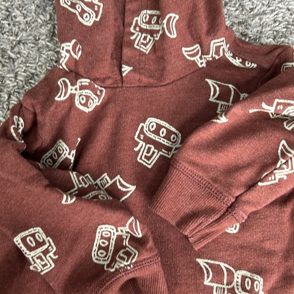 Boys Carter’s matching set 18 months. Brown with cream colored robot design - Picture 2 of 4